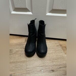 Divided black heeled ankle boots